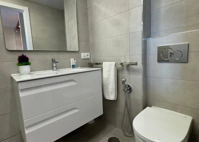 5b Mar 2 1 Appartement *